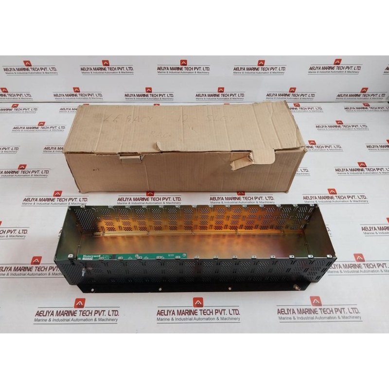 Honeywell 900R12-0101 12 I/O Slot Rack/Module Controller 5Vdc/6A & 24Vdc/2A