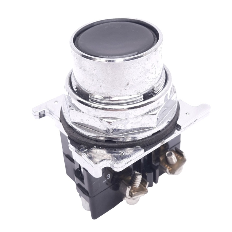 Used Eaton 10250T101-1 Flush Pushbutton Switch, 30.5mm, 1NO 1NC, 600VAC 10A Max