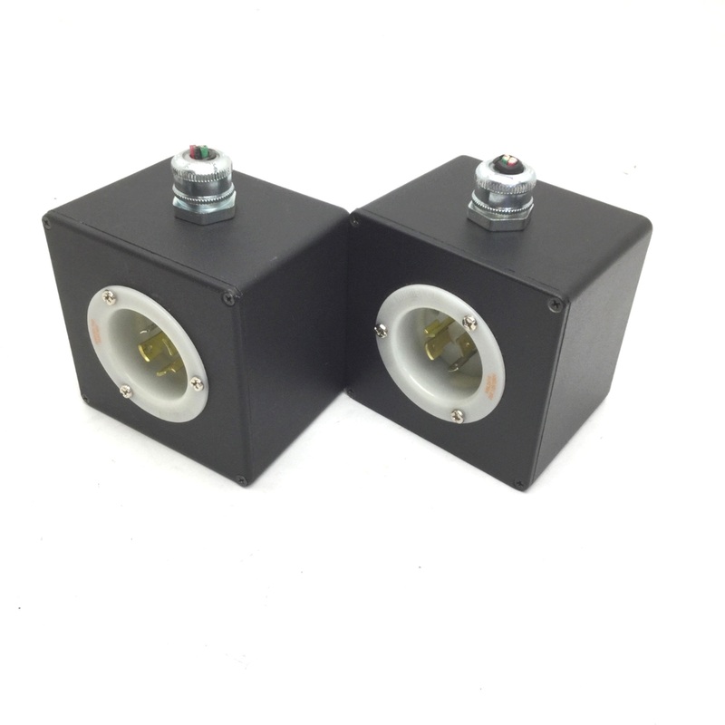 Used Lof of 2 Hubbell HBL2415 Turn-Locking Male Receptacle & Pendant *4 Holes*