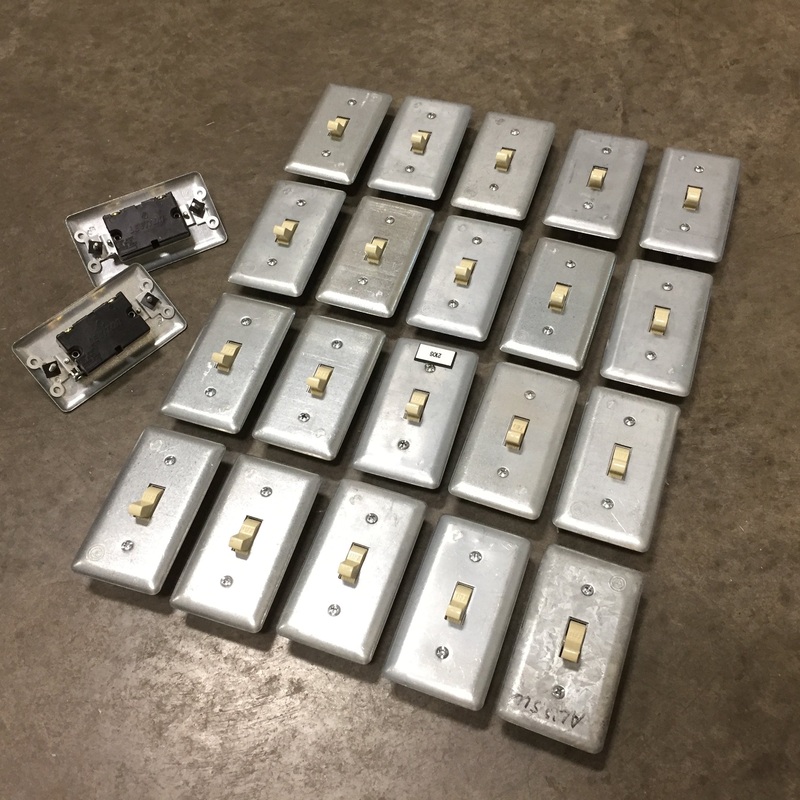 Used Lot of 22 Leviton Single-Pole Toggle Light Switch Ivory, 15Amp 120/277VAC, Cover